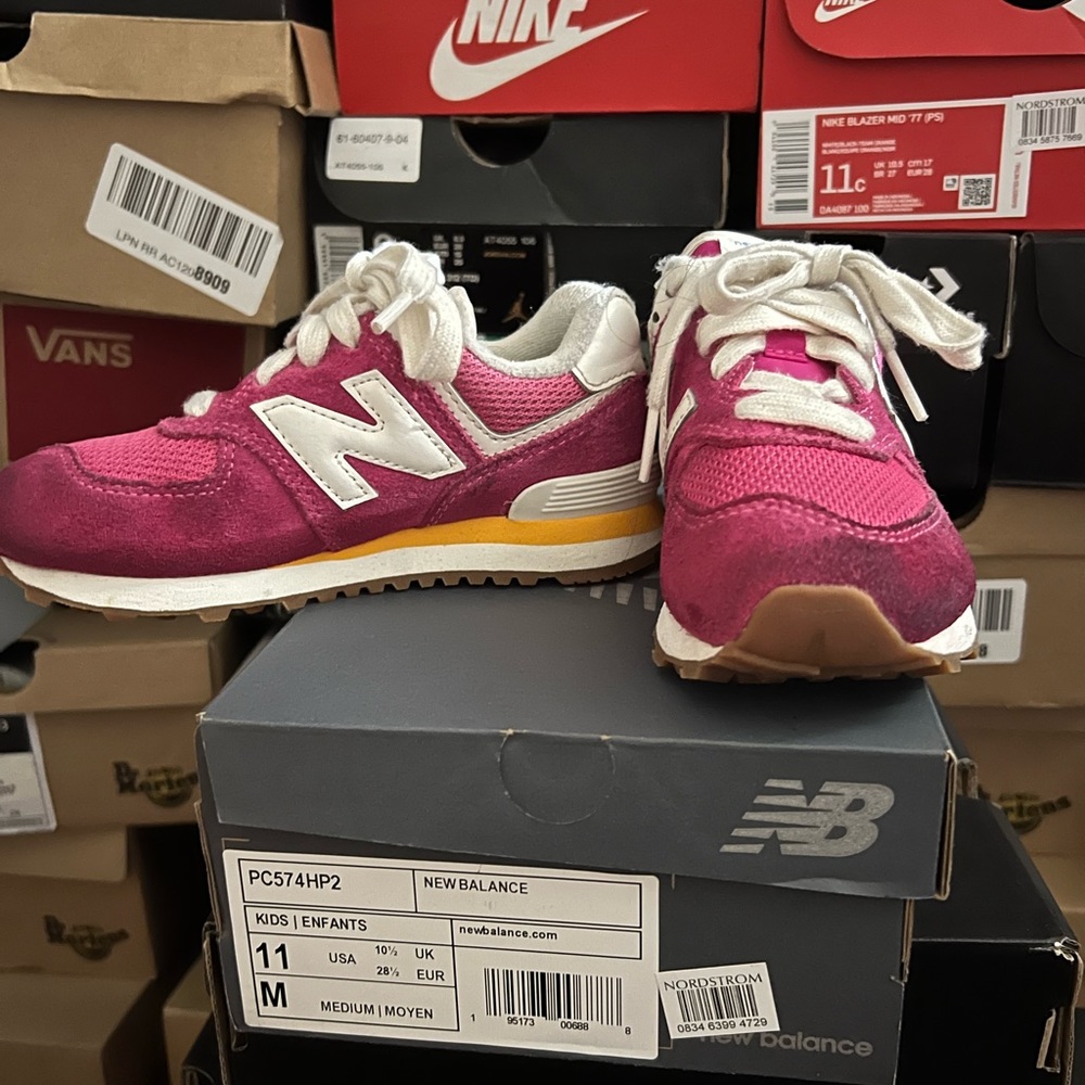 New balance - Picture 2 of 3